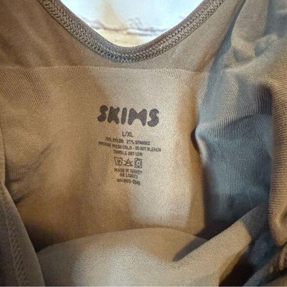 SKIMS Seamless Sculpting Bodysuit size Large - Picture 6 of 6